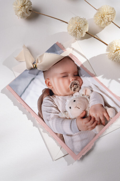 Delikatne zaproszenia na Chrzest ze zdjęciem i wstążką - różowe